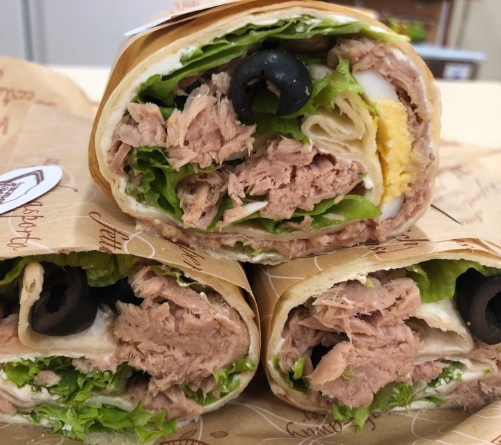 Tuňákový wrap s olivami Tuňákový wrap s olivami